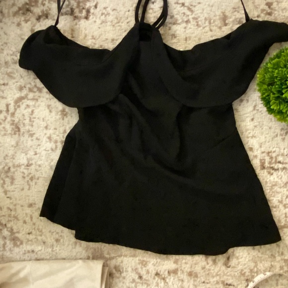 ❤️Black halter blouse with ruffle detail - Picture 5 of 6